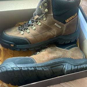 Selling brand new Toe Steel Boots Color: Real Brown. Size 9. Brand : CAT